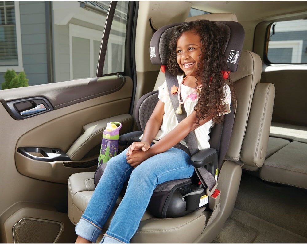 Travel Car Seat Expert - A girl seated in the best travel car seat.