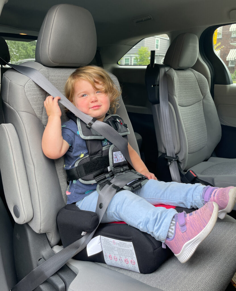 Travel Car Seat Expert - A child sitting in the back seat of a car.