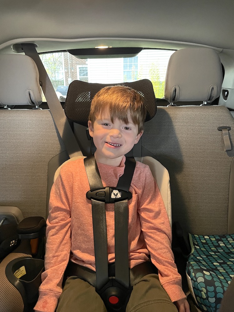 Travel Car Seat Expert - In need of the best travel car seat for a 4 year old? Look no further than this description of a young boy comfortably seated in a car seat. Rest assured that there are over 202